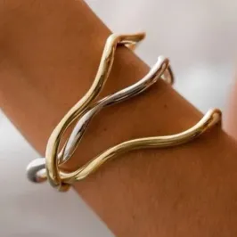 Bracelete Ondulado Torcido Prata New
