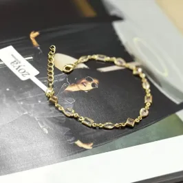 Pulseira Com Cristais Geométricos