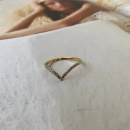 Anel V Prata e Dourado