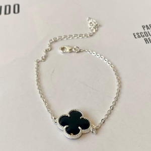Pulseira trevo preto
