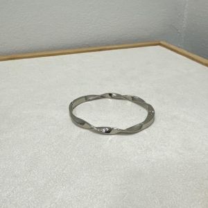 *Bracelete Torcido