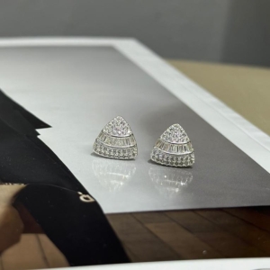 Brinco Triangular Zircônia Cravejado