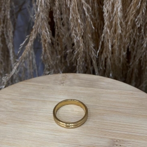 Aliança Friso Crav Dourado 3mm