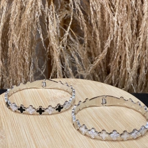 Bracelete Trevo Liso e Crav