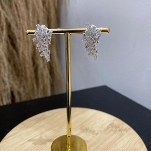 Brinco Ear Cuff Cristais Gota