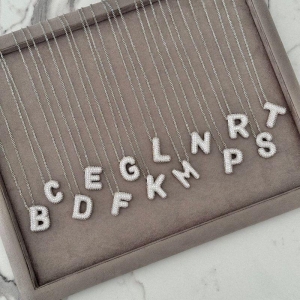 *Colar Letra Bold K