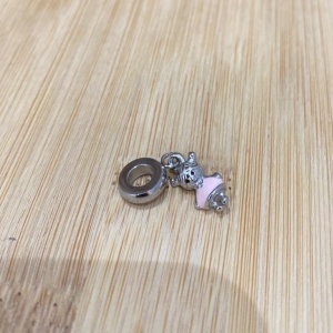 Berloque Menina Rosa