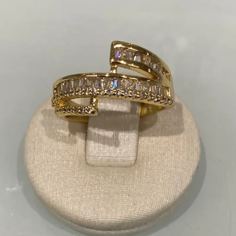Anel Entrelaçado Cristal
