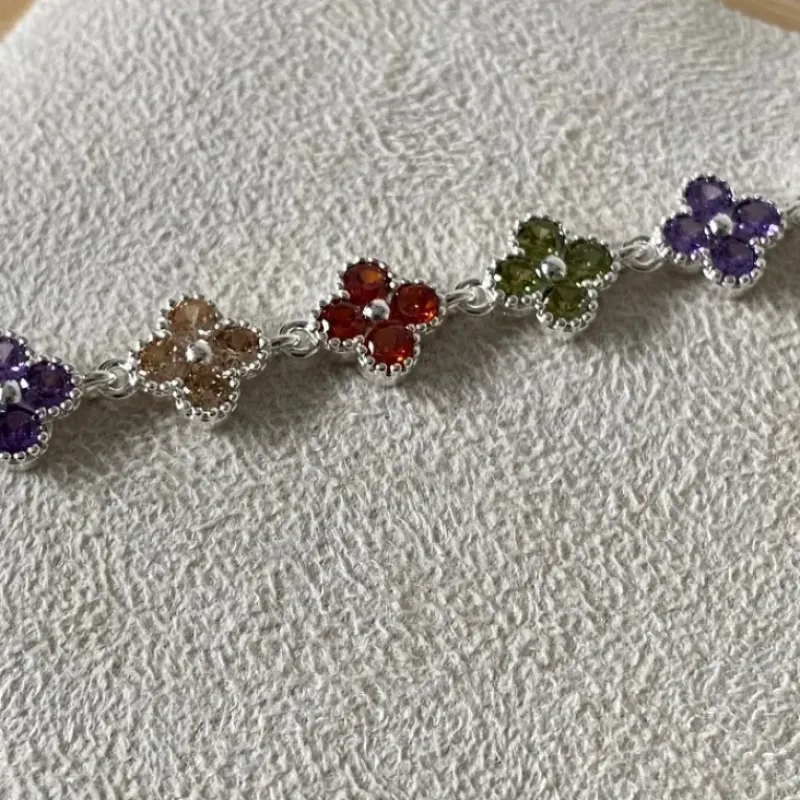 Pulseira Trevo com Cristais Coloridos