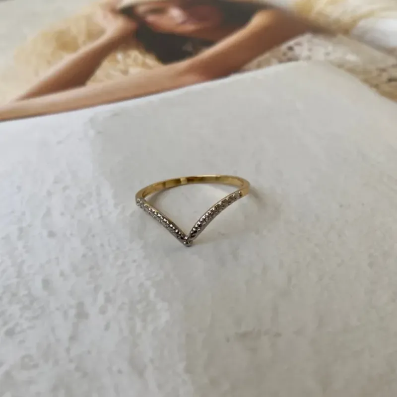 Anel V Prata e Dourado