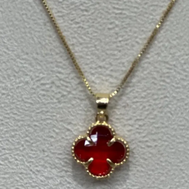 Colar Trevo Vermelho