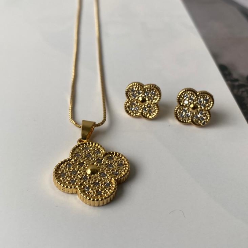 Conjunto Trevo Cravejado