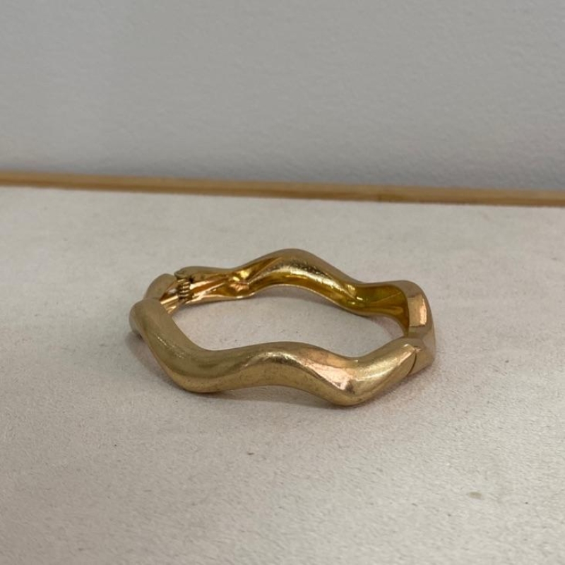 *Bracelete Ondulado Acetinado