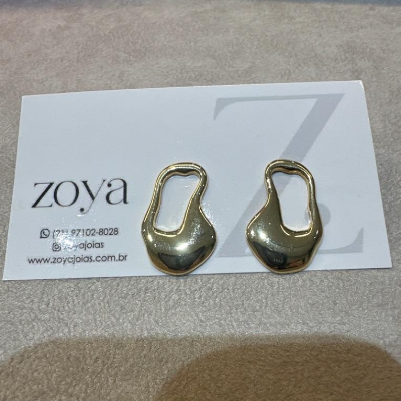 Brinco Minimalista Zaya Ouro