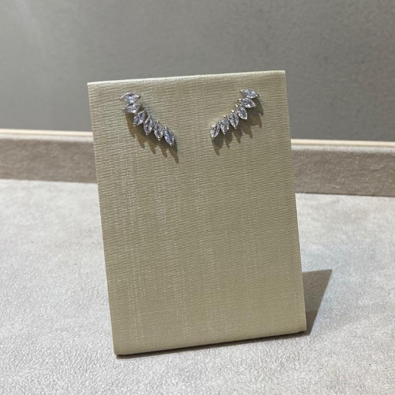 Earcuff mini cravejado