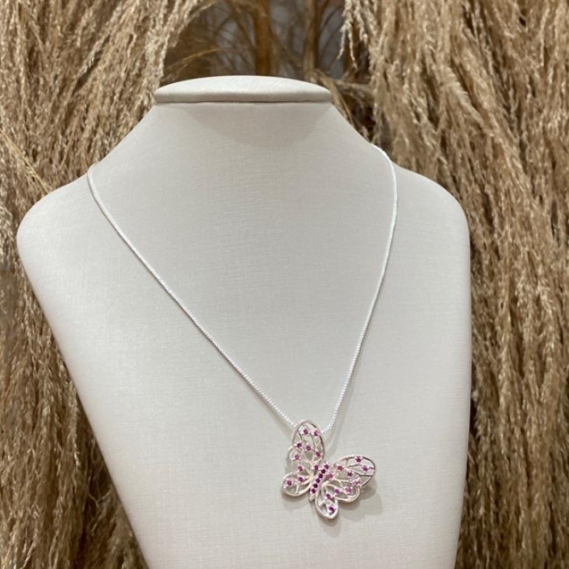 Colar Borboleta e Cristais Rosa