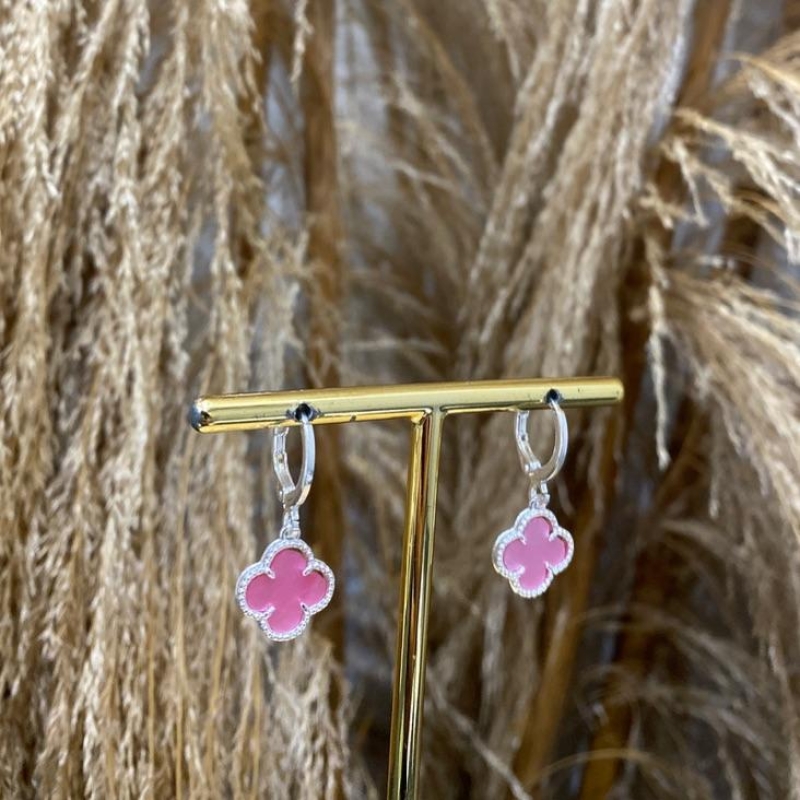Brinco Trevo Rosa