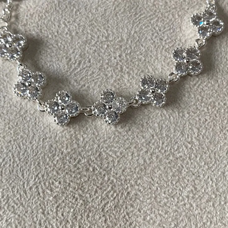 Pulseira Trevo com Cristais