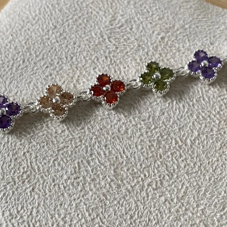 Pulseira Trevo com Cristais Coloridos