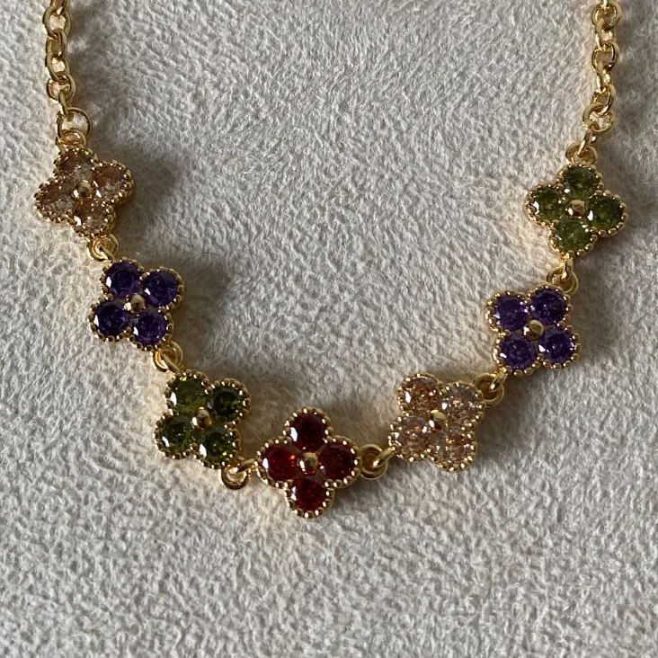 Pulseira Trevo com Cristais Coloridos