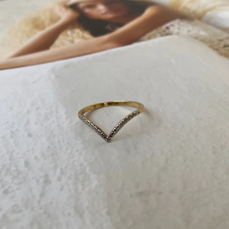 Anel V Prata e Dourado