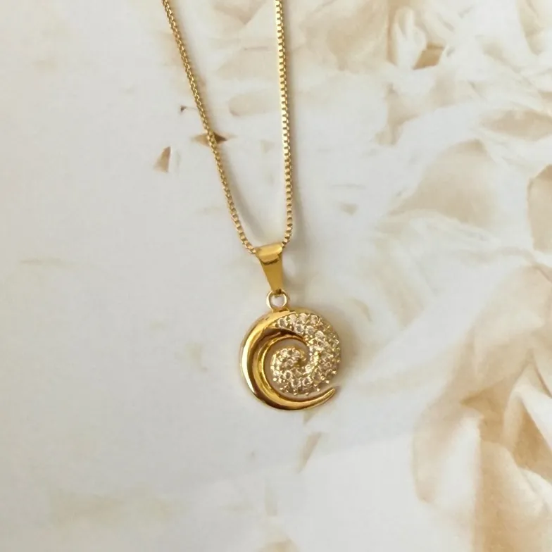 Colar Caracol Cravejado