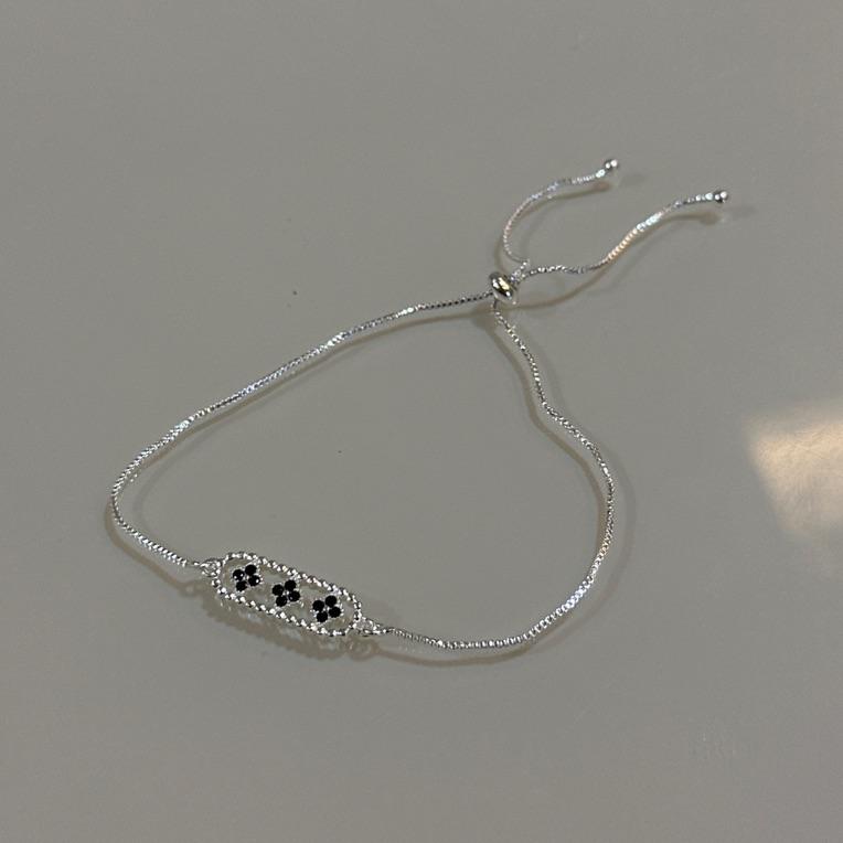 Pulseira 3 trevos preto gravatinha