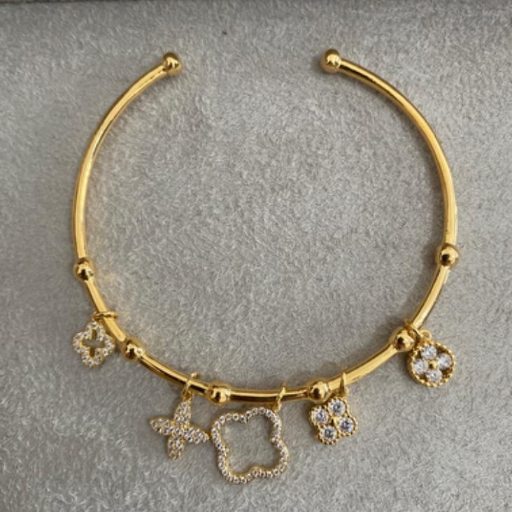 Bracelete Cravejado Inspiração Trevo Ajustável