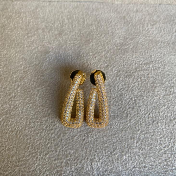 Brinco Gota Aberta Cravejada