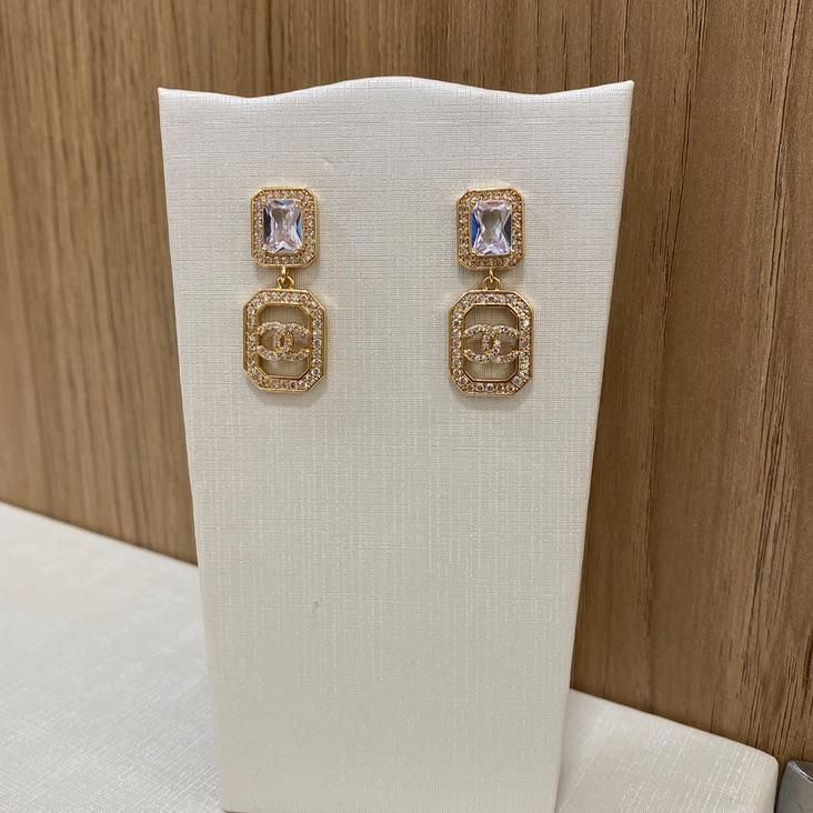 *Brinco Chanel Dourado
