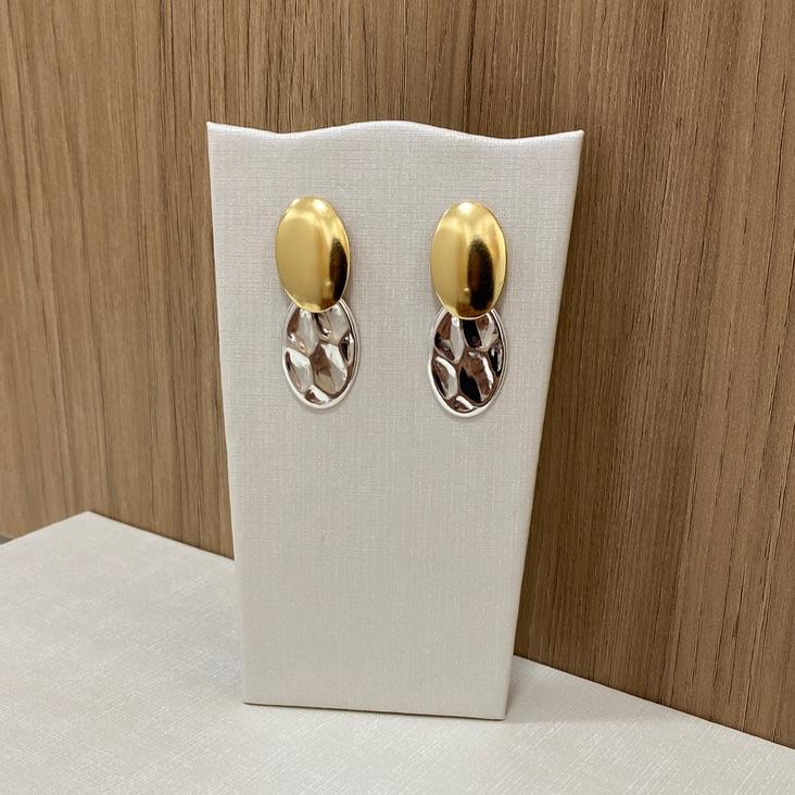 Argola Oval Texturizada c/Liso Dourado