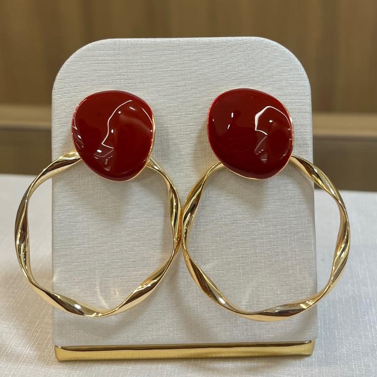 Argola vermelha lisa